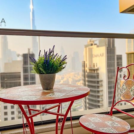 Mira Holiday Homes - Lovely Studio With Burj Khalifa View Дубай Екстер'єр фото