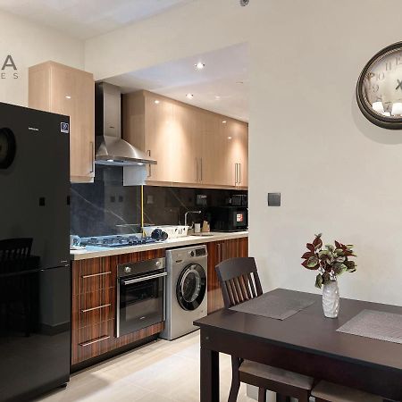 Mira Holiday Homes - Lovely Studio With Burj Khalifa View Дубай Екстер'єр фото